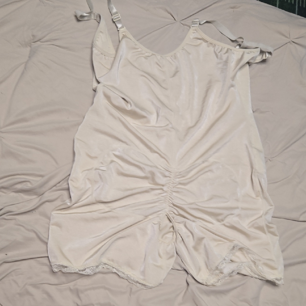 Elegant Cream Women's Sleepwear